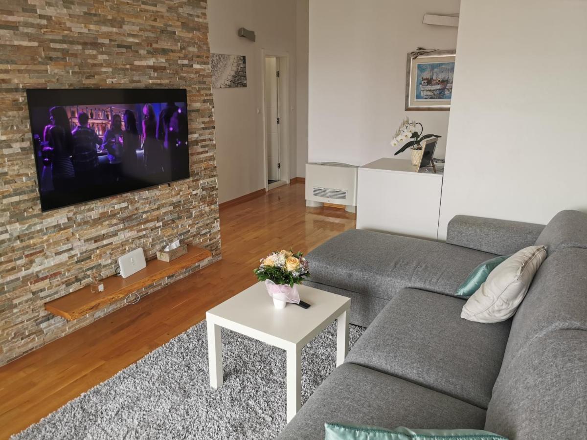 Apartments Dvor - Ap1, Ap2, Ap3 Baska Voda Bagian luar foto