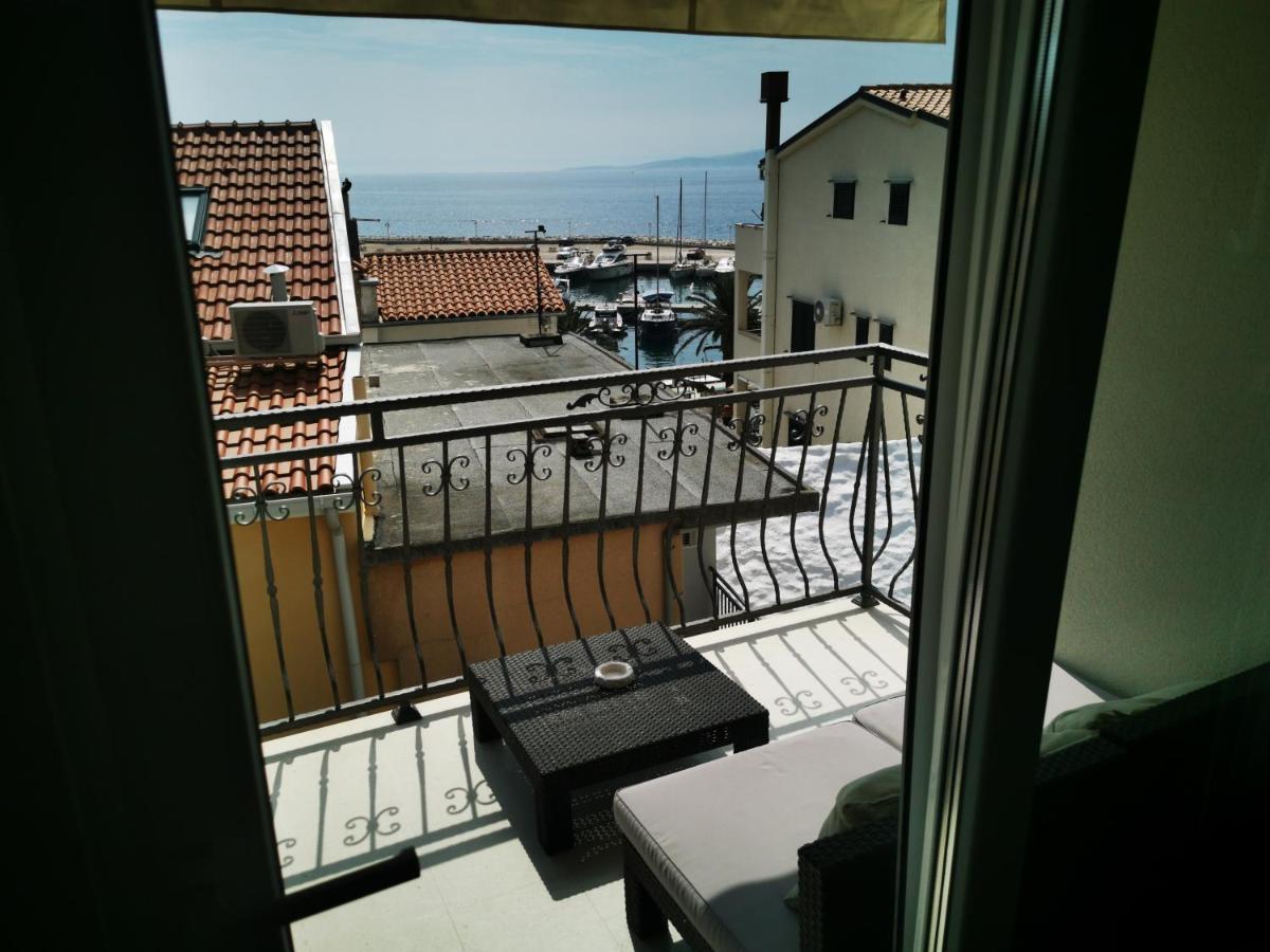 Apartments Dvor - Ap1, Ap2, Ap3 Baska Voda Bagian luar foto