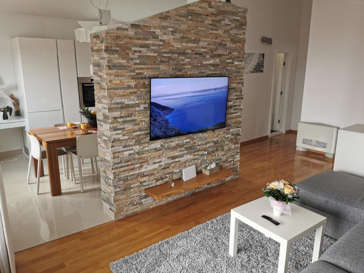 Apartments Dvor - Ap1, Ap2, Ap3 Baska Voda Bagian luar foto