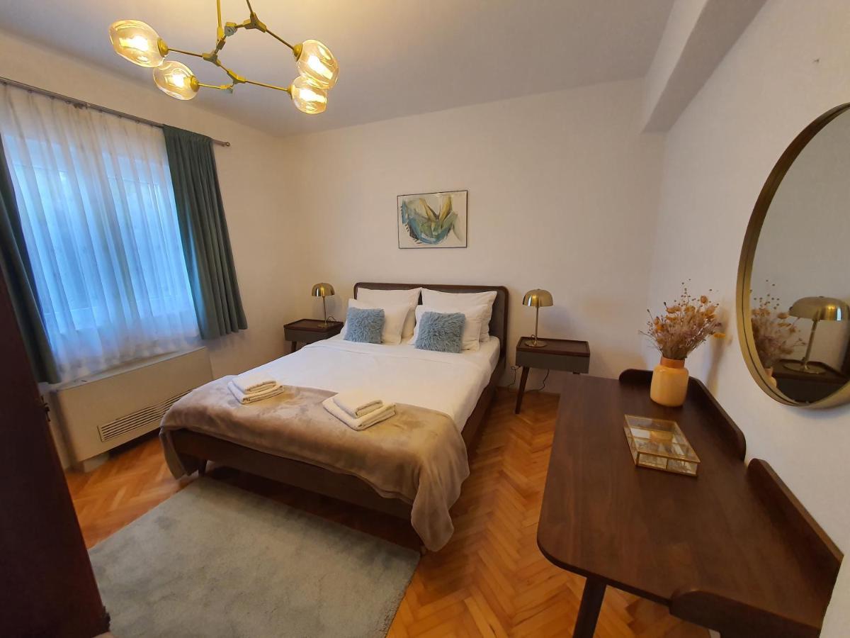 Apartments Dvor - Ap1, Ap2, Ap3 Baska Voda Bagian luar foto