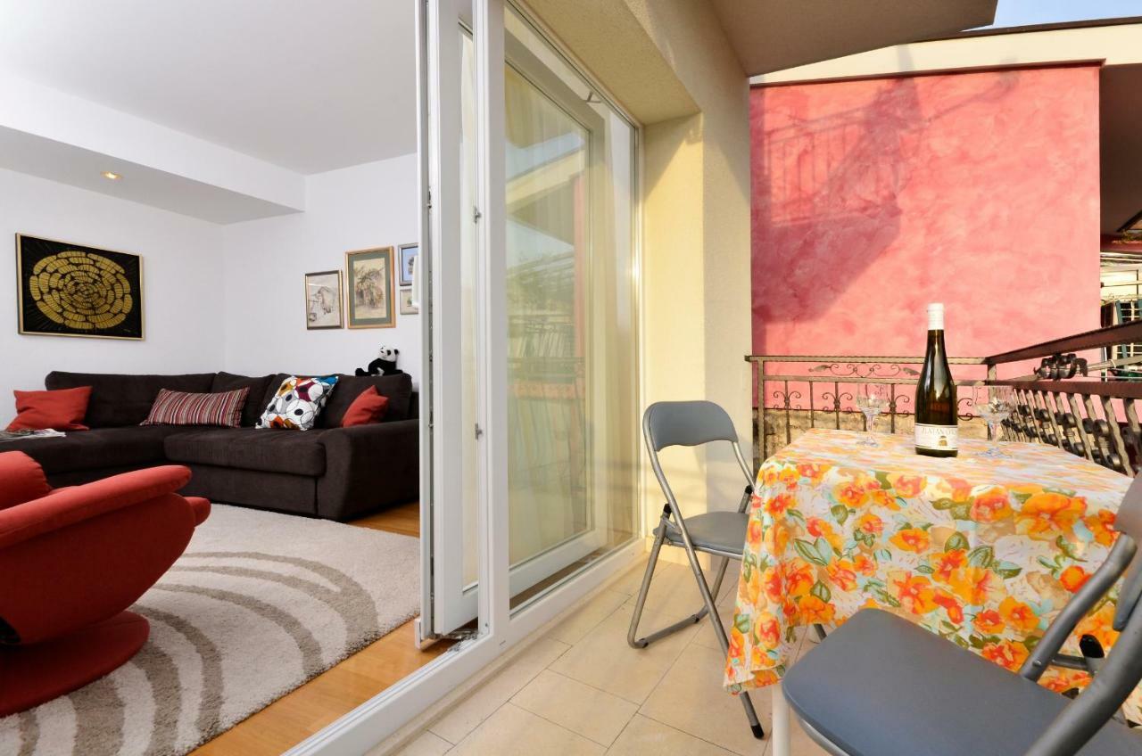 Apartments Dvor - Ap1, Ap2, Ap3 Baska Voda Bagian luar foto