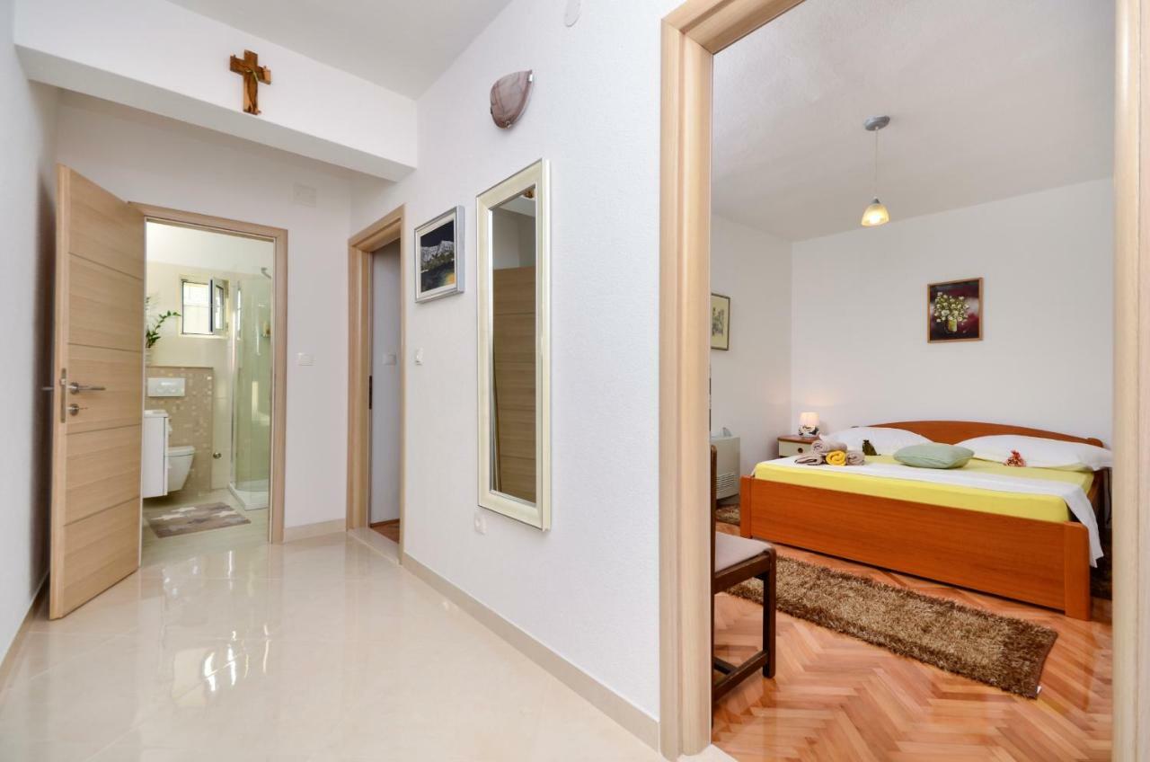 Apartments Dvor - Ap1, Ap2, Ap3 Baska Voda Bagian luar foto