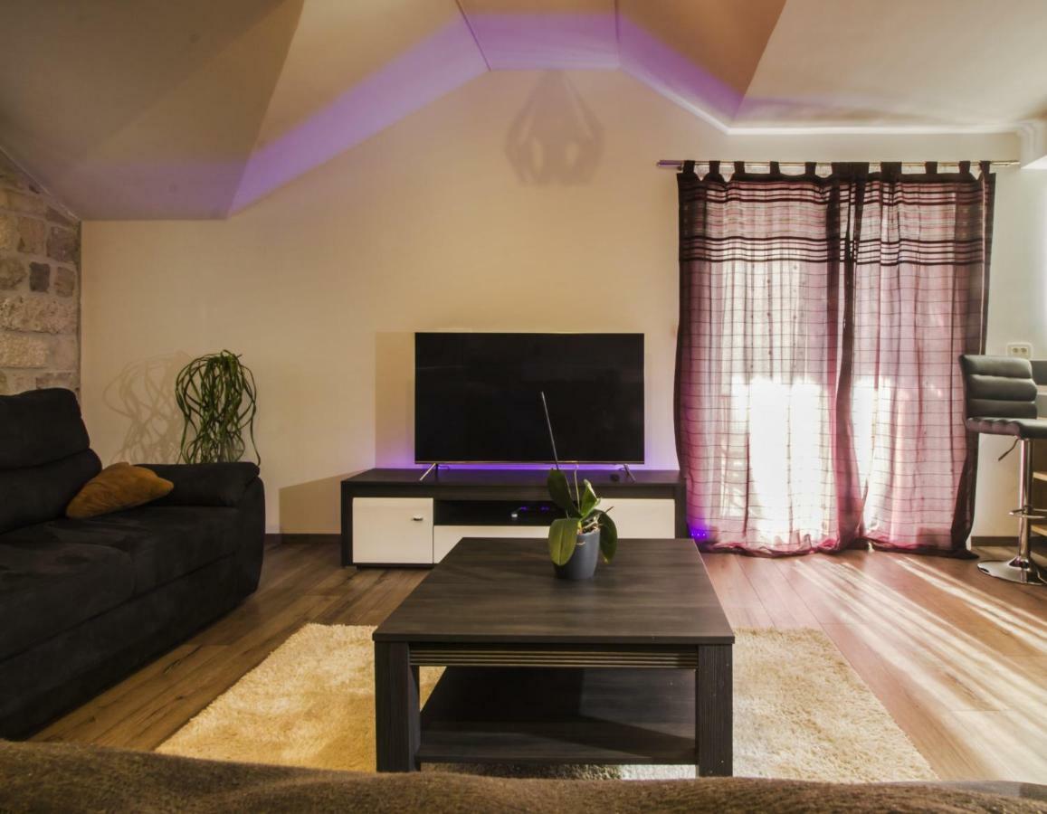 Apartments Dvor - Ap1, Ap2, Ap3 Baska Voda Bagian luar foto