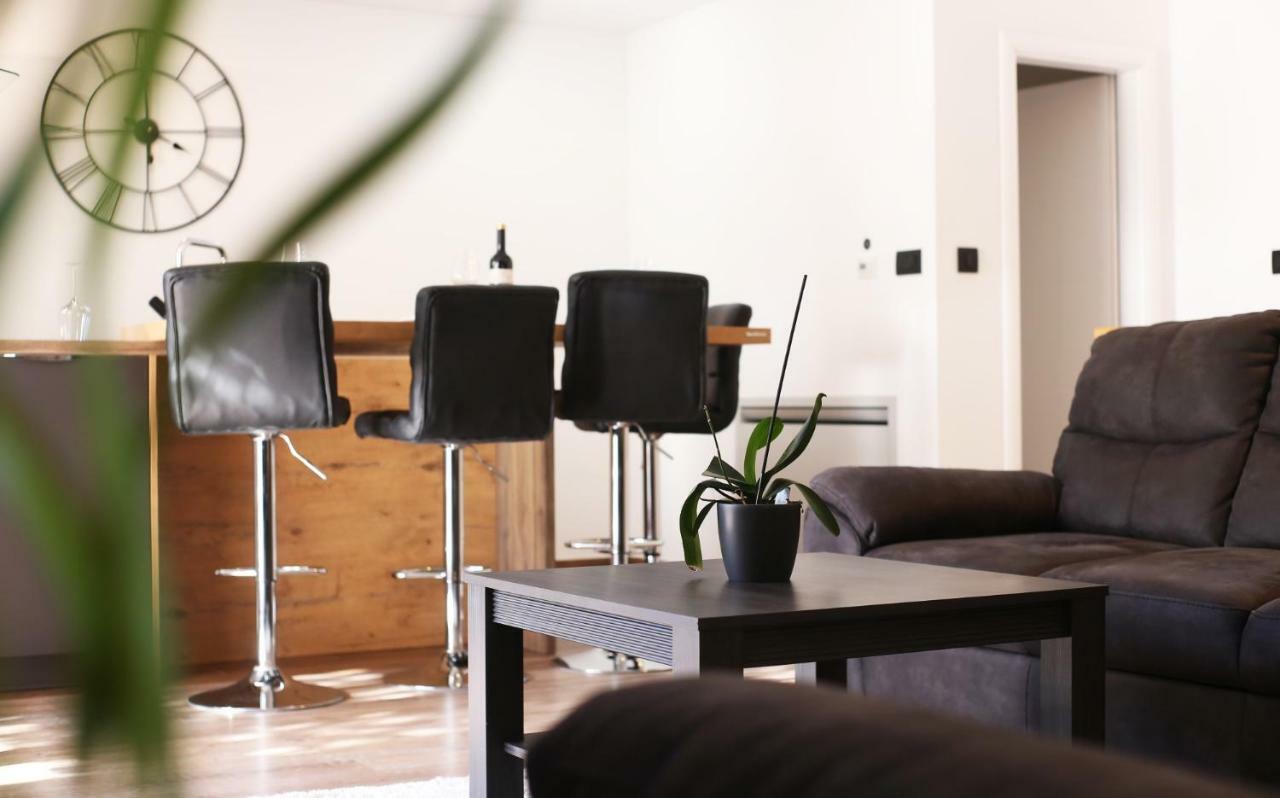 Apartments Dvor - Ap1, Ap2, Ap3 Baska Voda Bagian luar foto