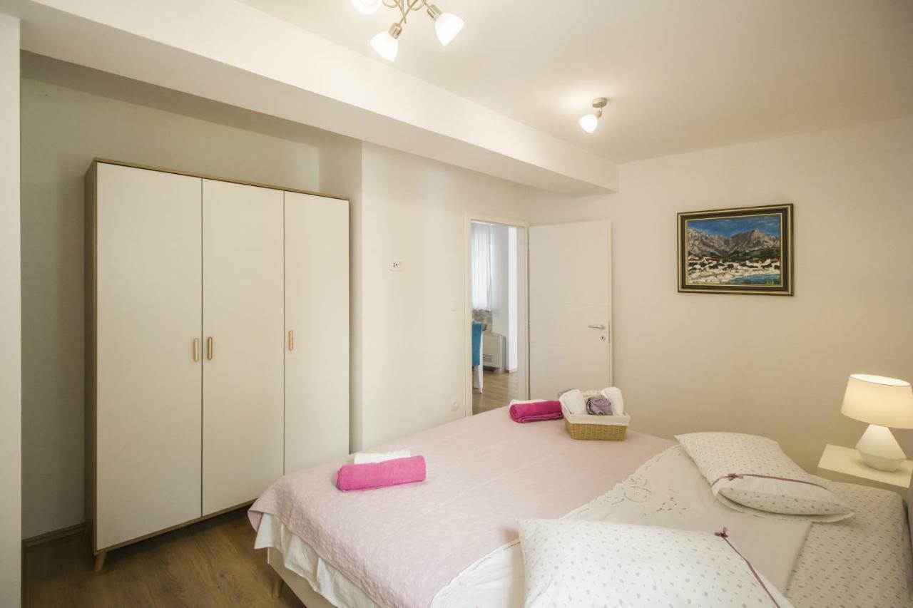 Apartments Dvor - Ap1, Ap2, Ap3 Baska Voda Bagian luar foto