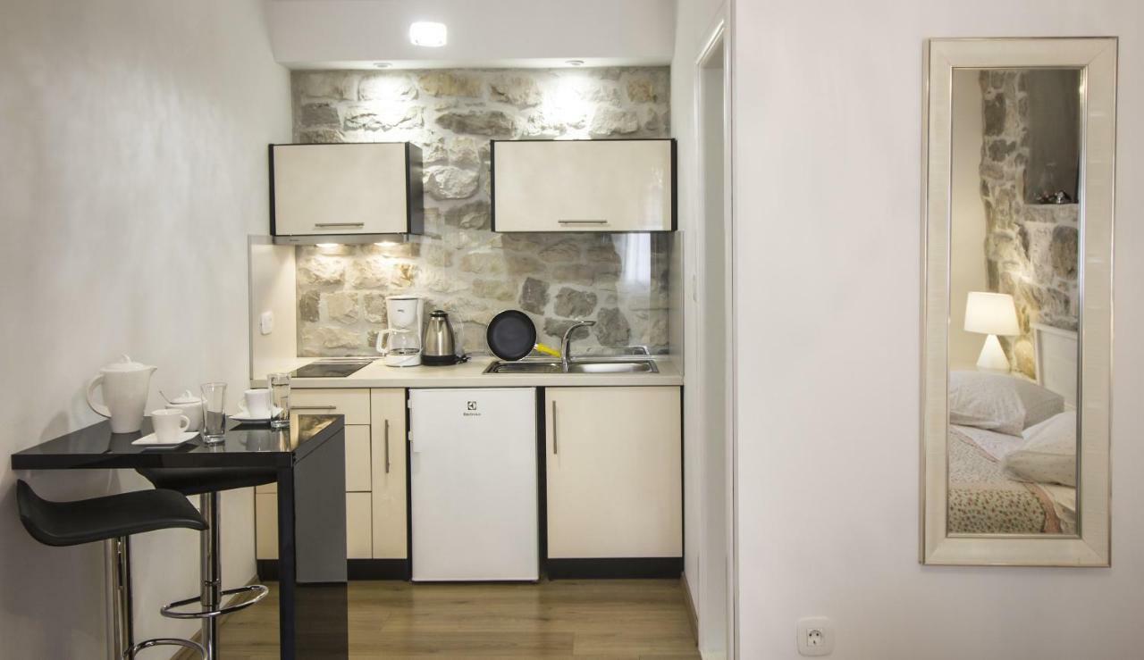 Apartments Dvor - Ap1, Ap2, Ap3 Baska Voda Bagian luar foto