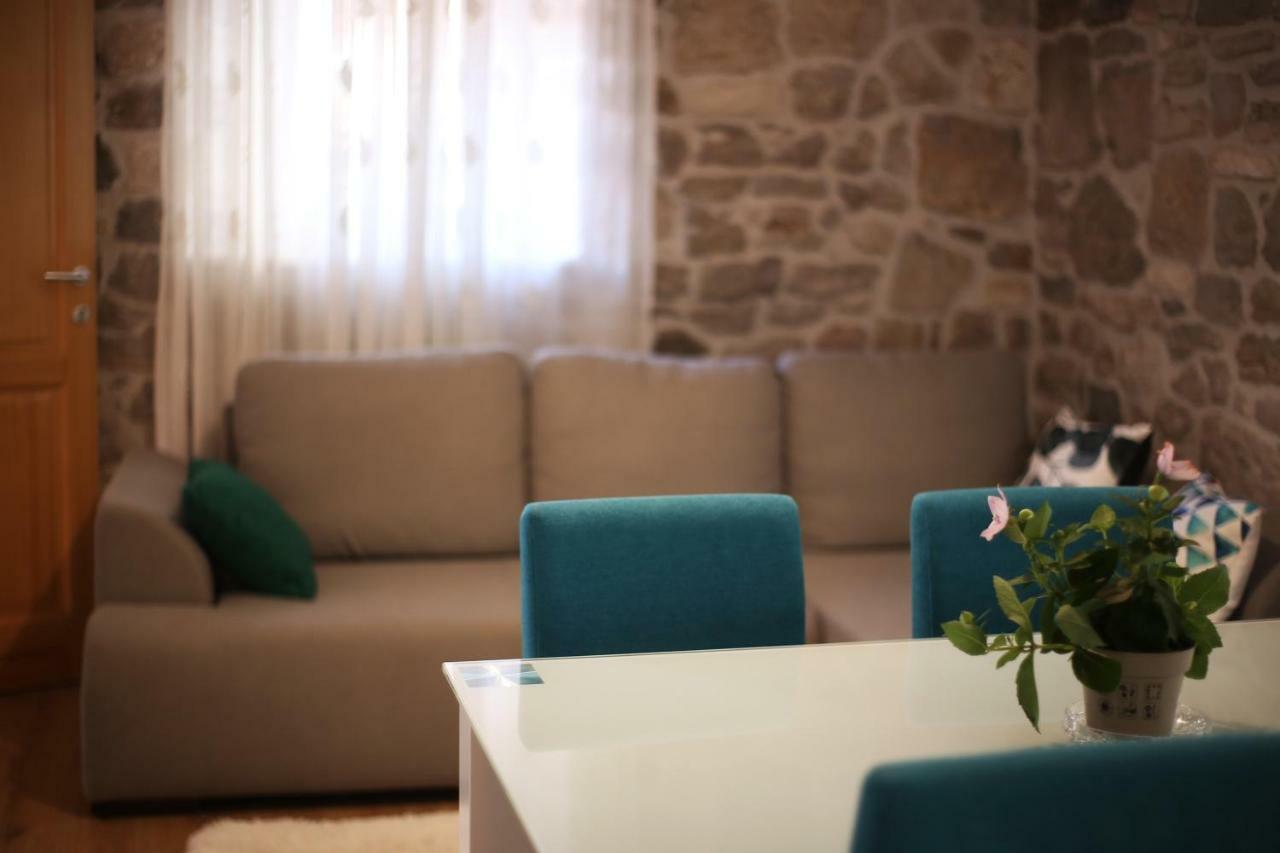 Apartments Dvor - Ap1, Ap2, Ap3 Baska Voda Bagian luar foto