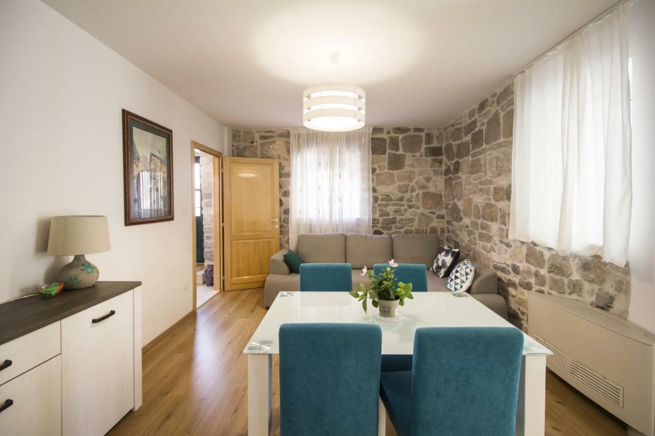Apartments Dvor - Ap1, Ap2, Ap3 Baska Voda Bagian luar foto