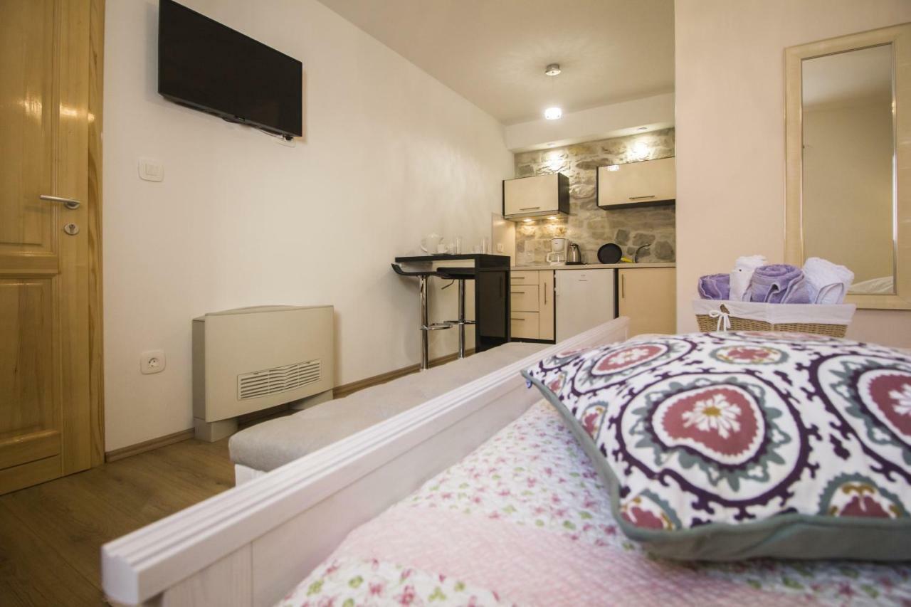 Apartments Dvor - Ap1, Ap2, Ap3 Baska Voda Bagian luar foto