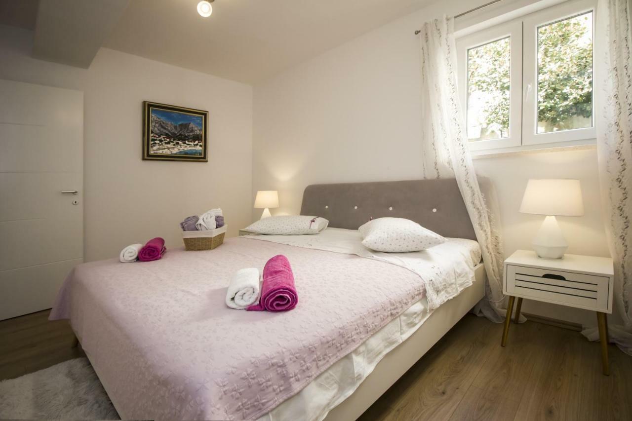 Apartments Dvor - Ap1, Ap2, Ap3 Baska Voda Bagian luar foto