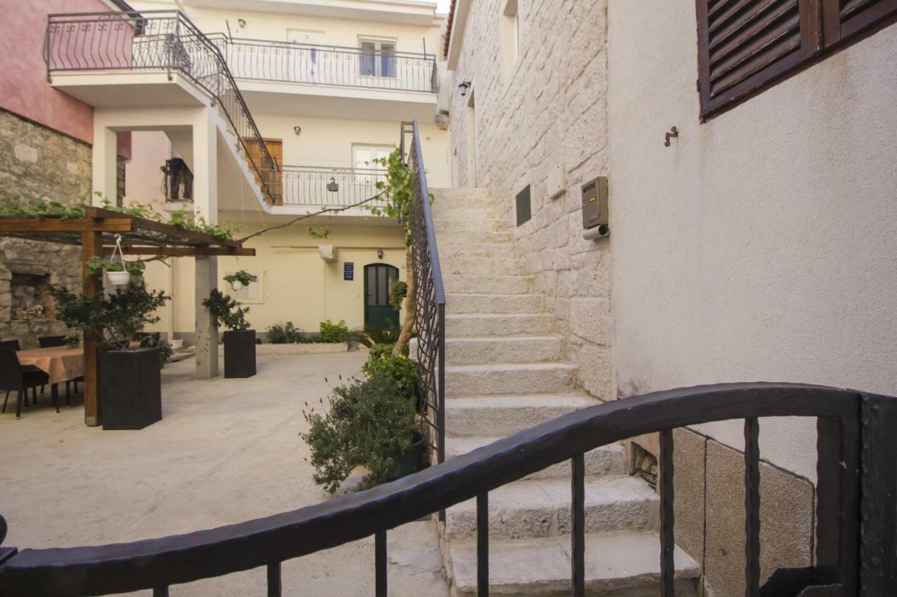 Apartments Dvor - Ap1, Ap2, Ap3 Baska Voda Bagian luar foto