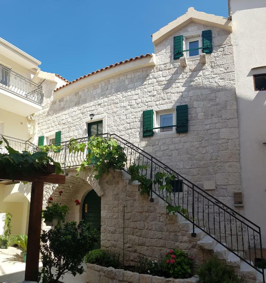 Apartments Dvor - Ap1, Ap2, Ap3 Baska Voda Bagian luar foto