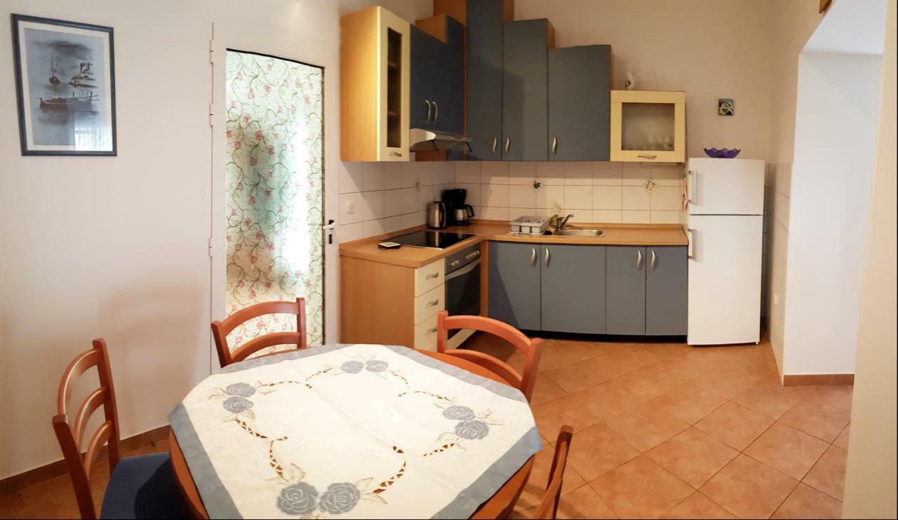 Apartments Dvor - Ap1, Ap2, Ap3 Baska Voda Bagian luar foto