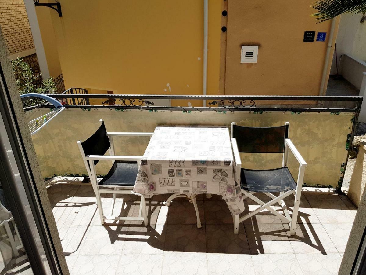 Apartments Dvor - Ap1, Ap2, Ap3 Baska Voda Bagian luar foto