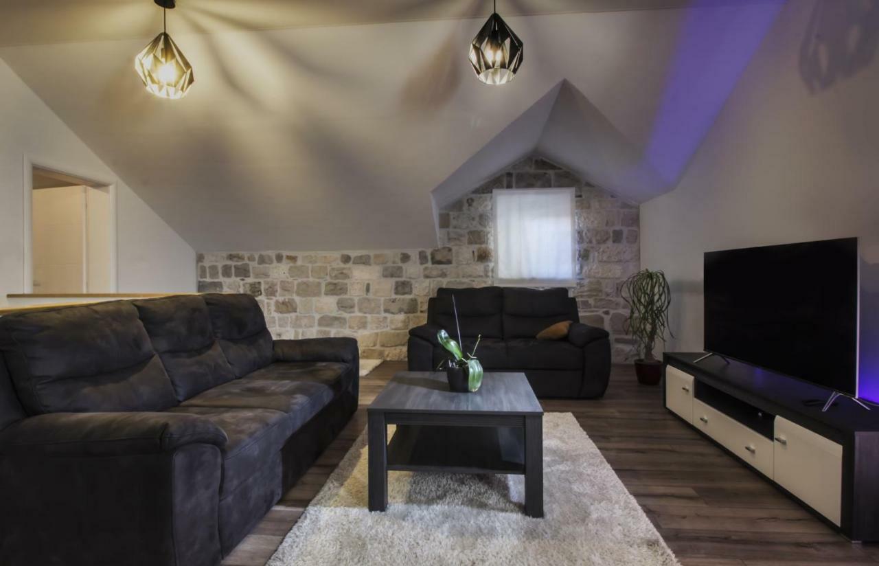 Apartments Dvor - Ap1, Ap2, Ap3 Baska Voda Bagian luar foto