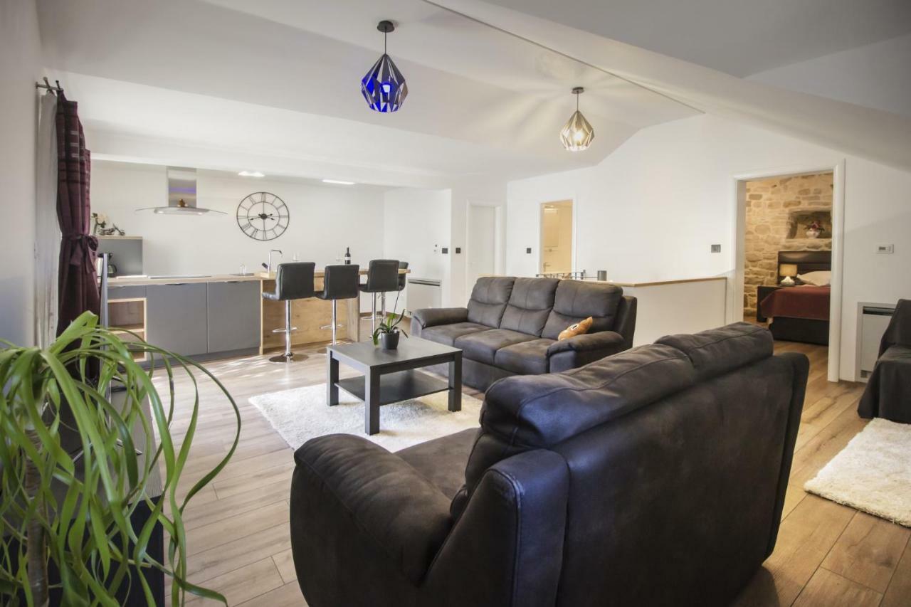 Apartments Dvor - Ap1, Ap2, Ap3 Baska Voda Bagian luar foto