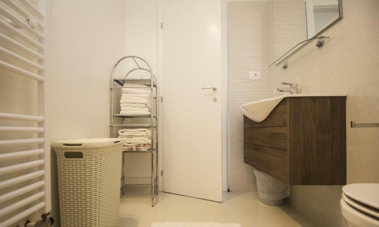 Apartments Dvor - Ap1, Ap2, Ap3 Baska Voda Bagian luar foto
